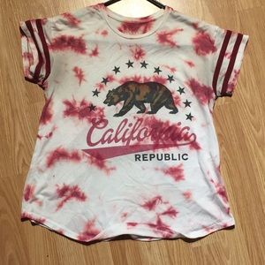 A women’s medium tee